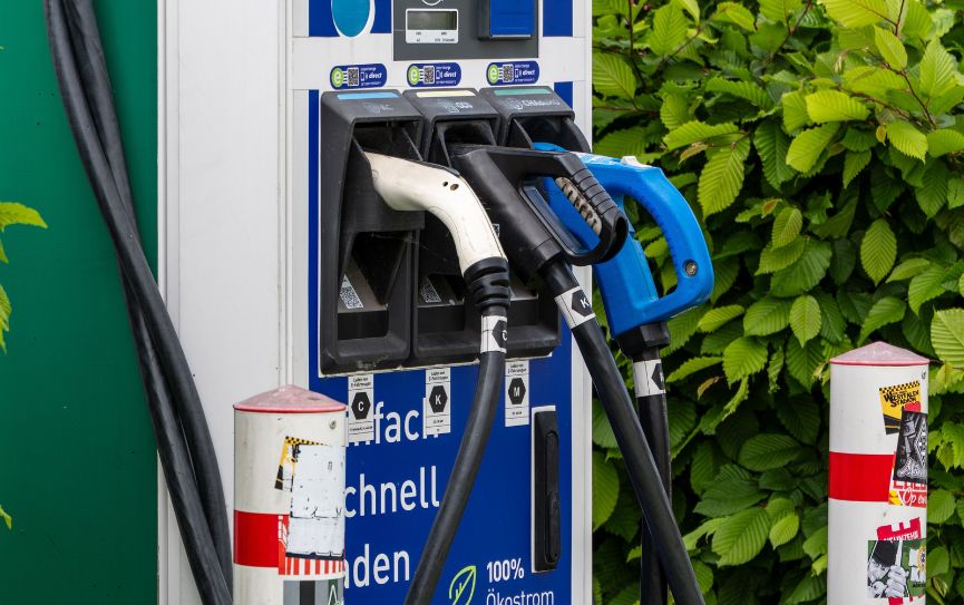 Reliable EV Charger Supplier in UAE offering smart EV charging solutions